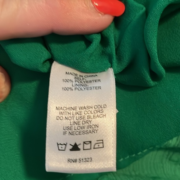 CeCe Green Long Sleeve V-Neck Ruffled Clip Dot Dress Size Medium Lined - Picture 6 of 6